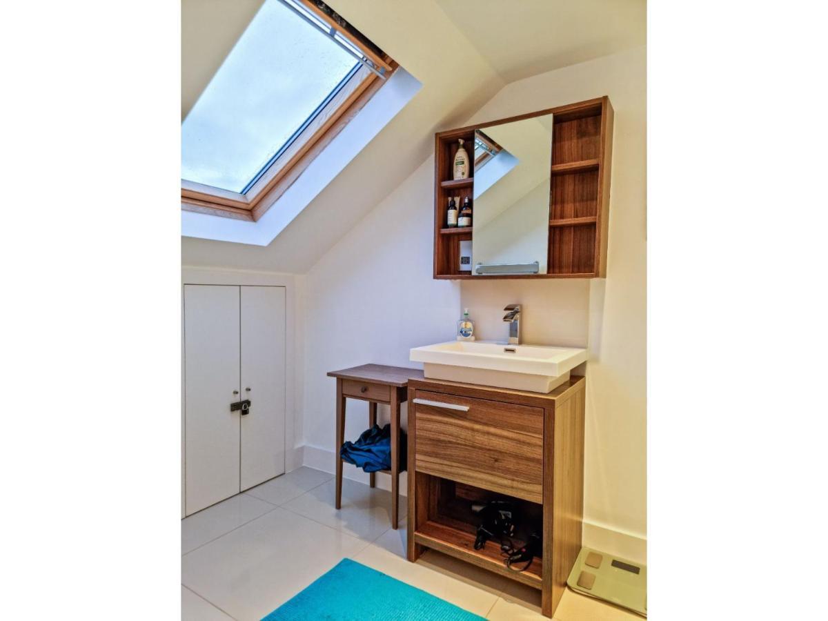 Pass The Keys Family Friendly 2 Bedroom Gem In Shepherd'S Bush Londyn Zewnętrze zdjęcie